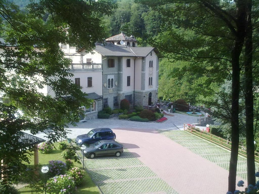 Hotel Villa Delle Ortensie Sant'Omobono Terme Exterior photo